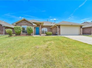 4020 Queens Dr, Moore, OK 73160