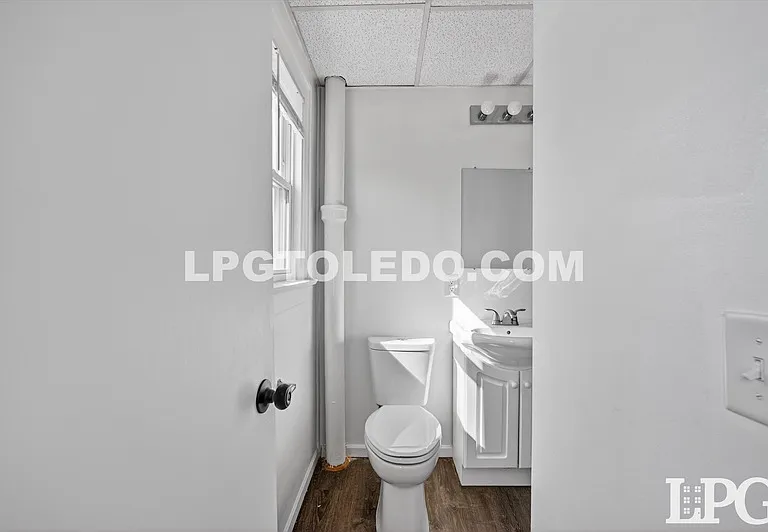 1734 Arlington Ave — Photo 15