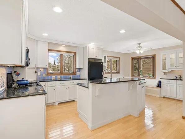 5596 Royal Oaks Dr, Shoreview, MN 55126