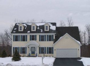 25 Goldfield Ln, Clifton Park, NY 12065