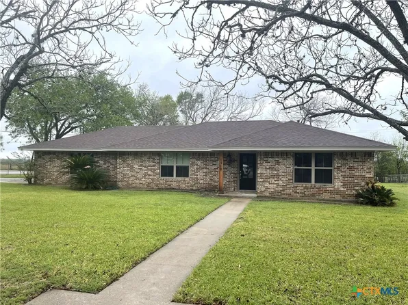 1310 Carroll Dr, Yoakum, TX 77995