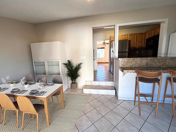 Dining area with built in bar. Great for parties.