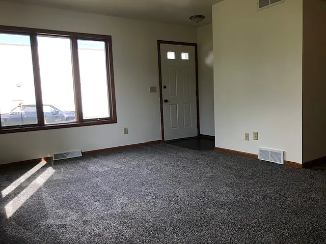 417 Theresa St — Photo 6