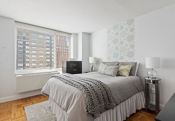 3rd image of 215 E 96th St #29F