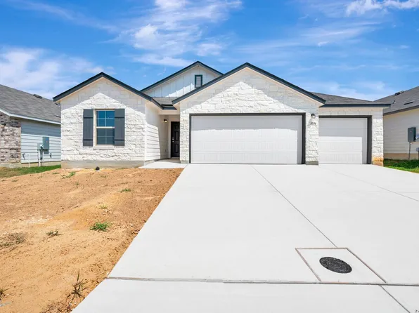 1036 Amber Lake, Seguin, TX 78155