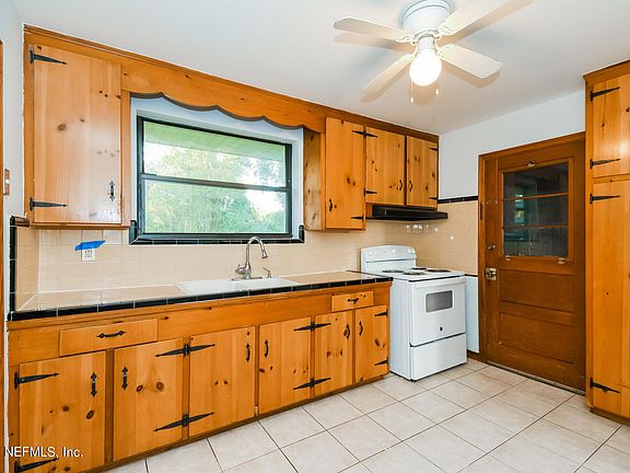 4th image of 1411 MAGNOLIA Circle