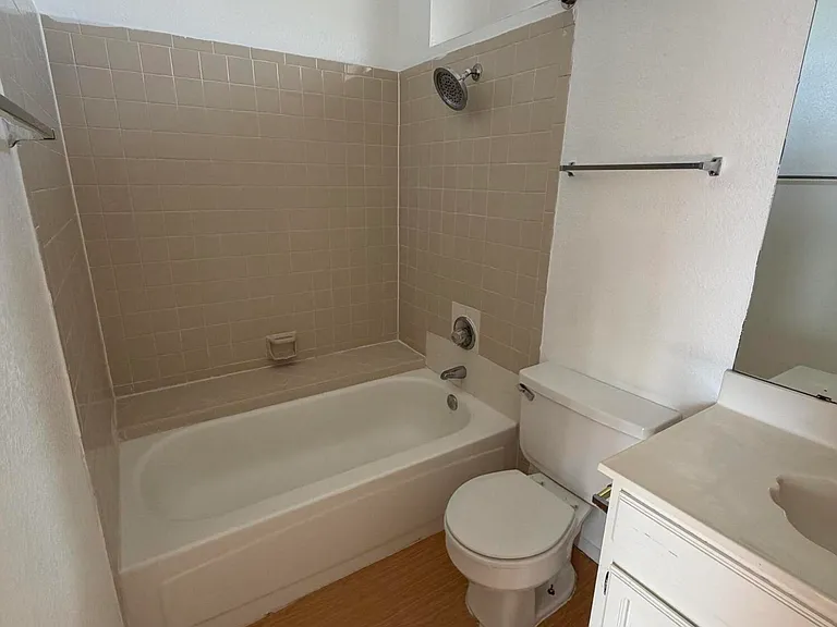 10901 Joe Dimaggio Cir — Photo 20