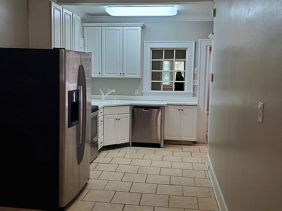 5th image of 51 Smith Ave