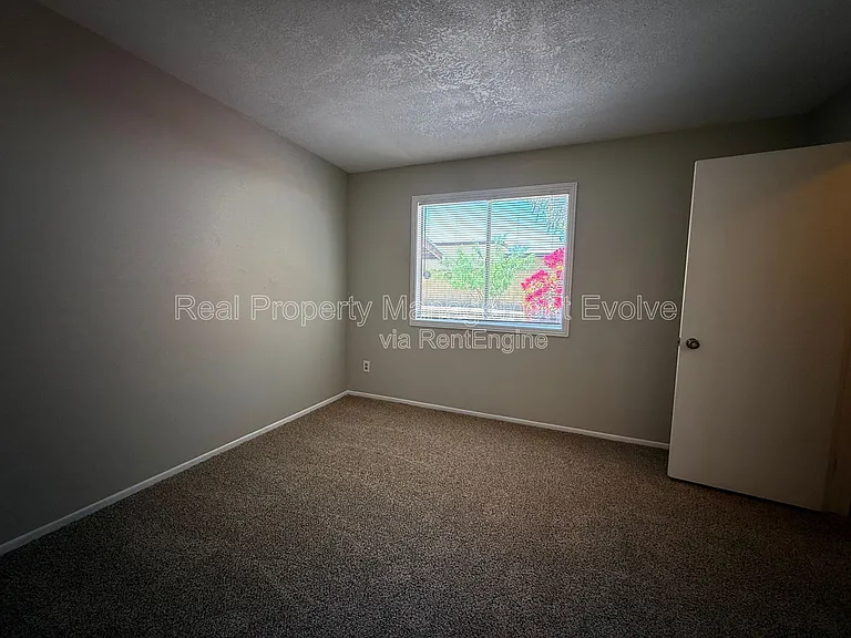2401 W Fremont Dr — Photo 19