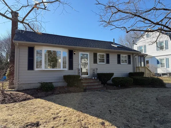 15 Bradford St, Rockland, MA 02370
