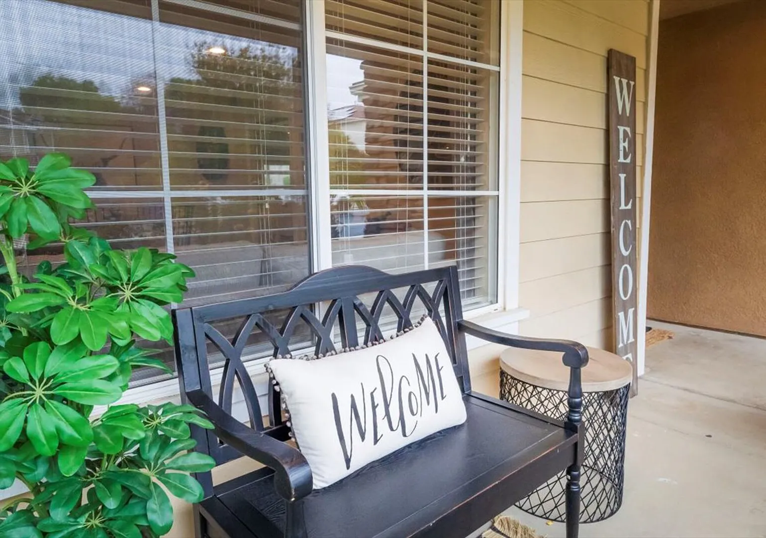 Remodeled and Fully Furnished Santa Clarita Home — Photo 2