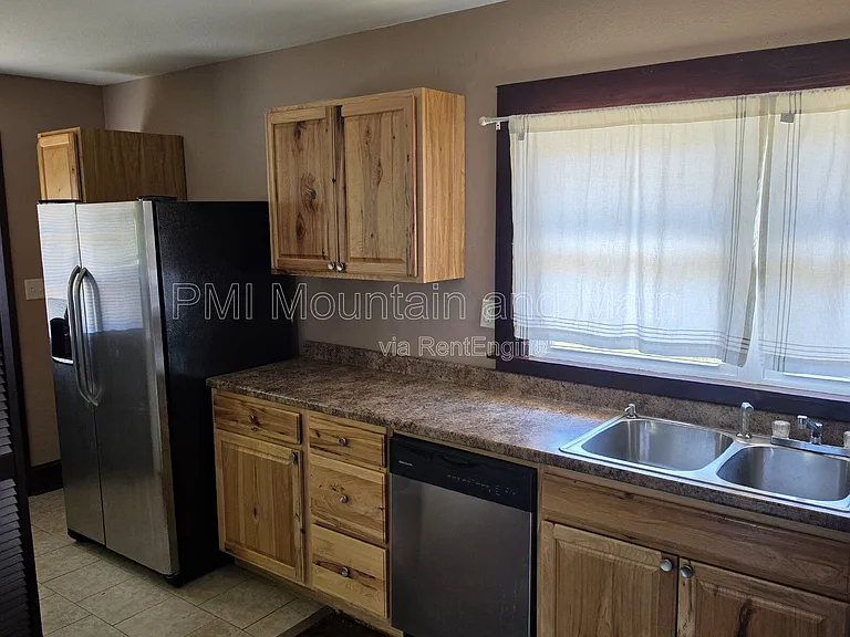309 Dennis St — Photo 13