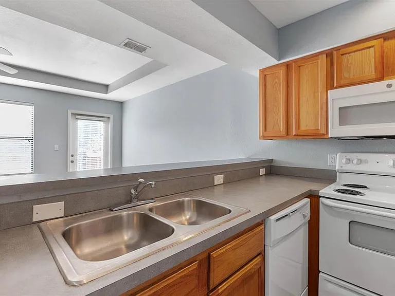 2307 Timber Oaks Ln — Photo 23