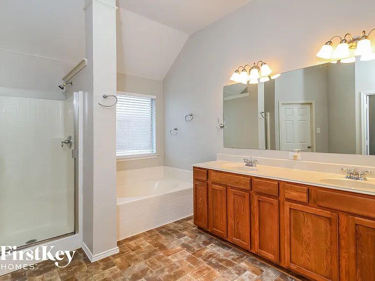 424 Stampede Ct — Photo 11