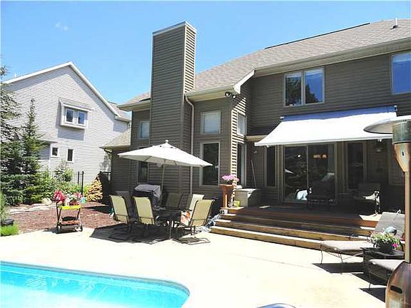 3rd image of 1837 E Cricket Ln
