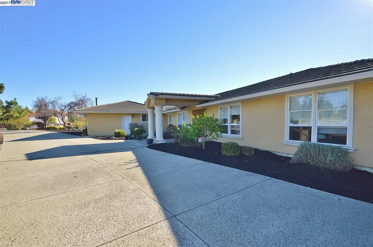 5755 Jensen Rd photo 1