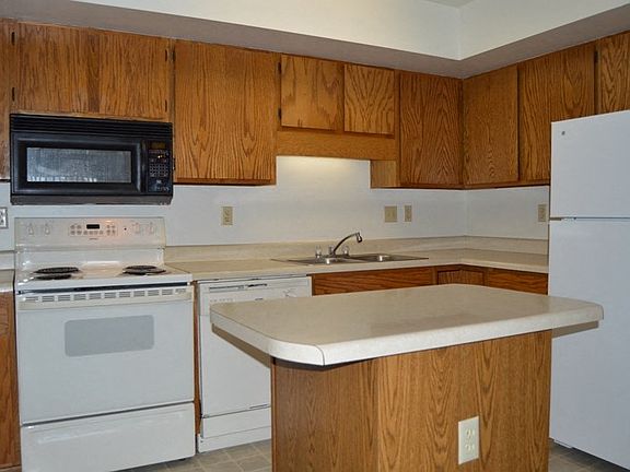 Fargo, ND Clearview Apartments | Kitchen