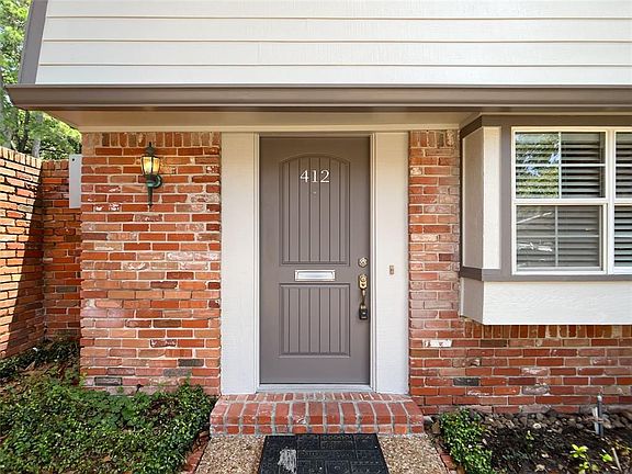 3rd image of 412 Bendwood Dr