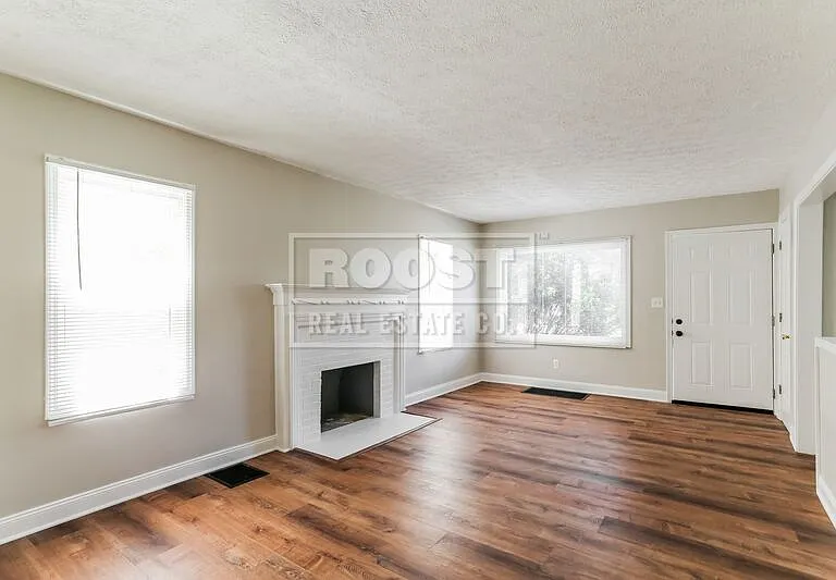 1154 Miller Ave — Photo 6