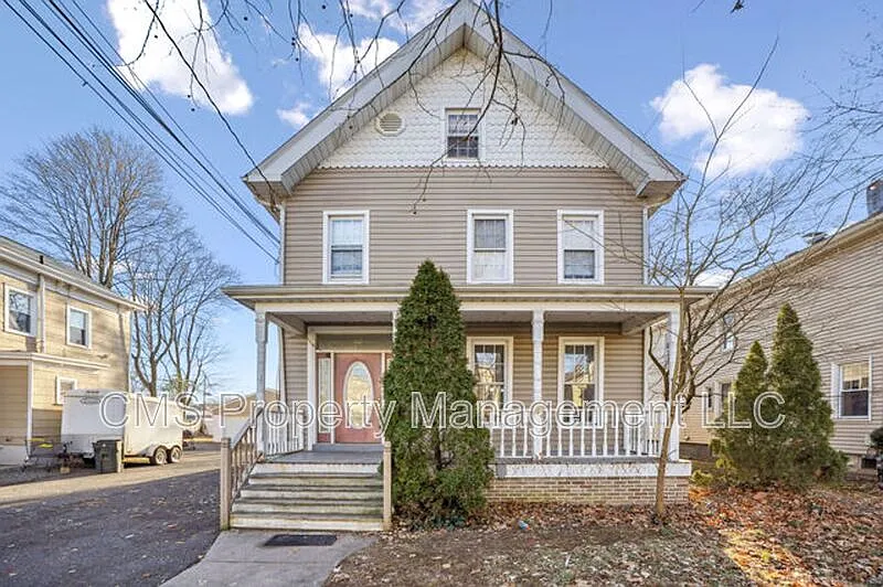 3 bed, 1.0 bath, $2,500 — Photo 2