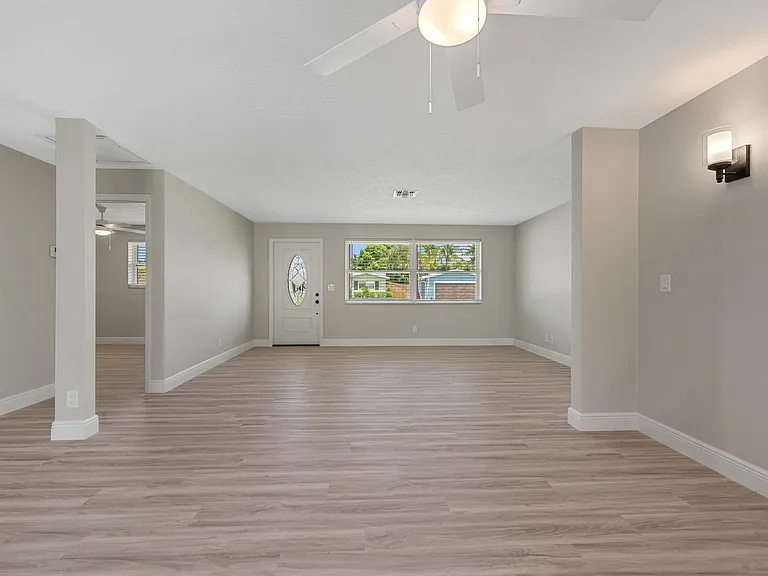 204 Circle E — Photo 24