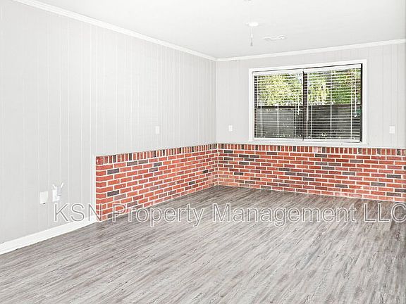 4th image of 32 Skyline Dr