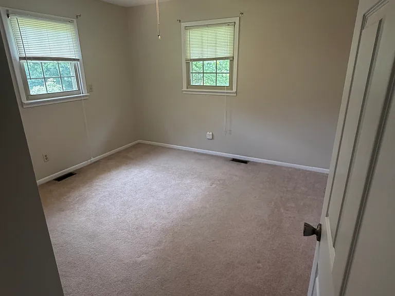 130 Carden Ln — Photo 11