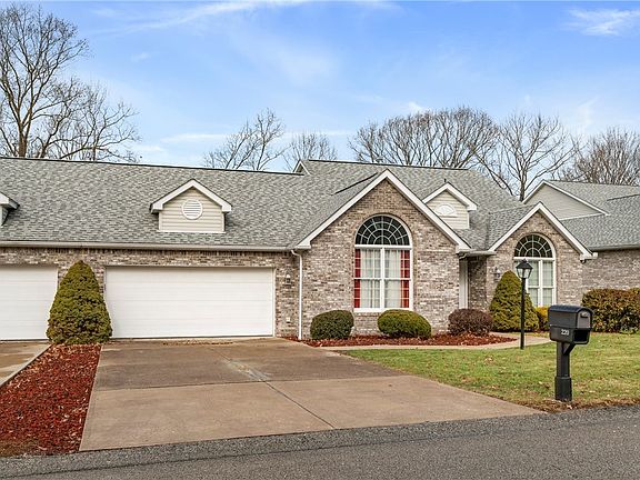 2nd image of 220 Country View Dr