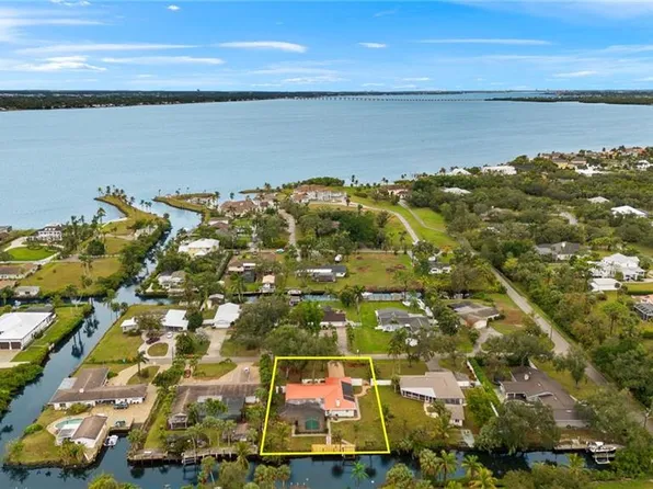 60 Lagoon DR, NORTH FORT MYERS, FL 33903