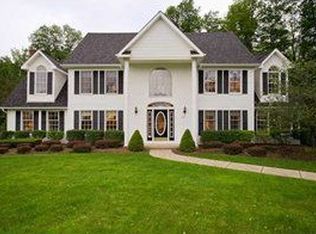 39 Lakeridge Dr, Orchard Park, NY 14127