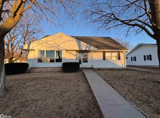 108 Hillcrest Dr, Reinbeck, IA 50669