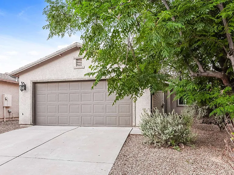 5082 E Kittentails Dr — Photo 1