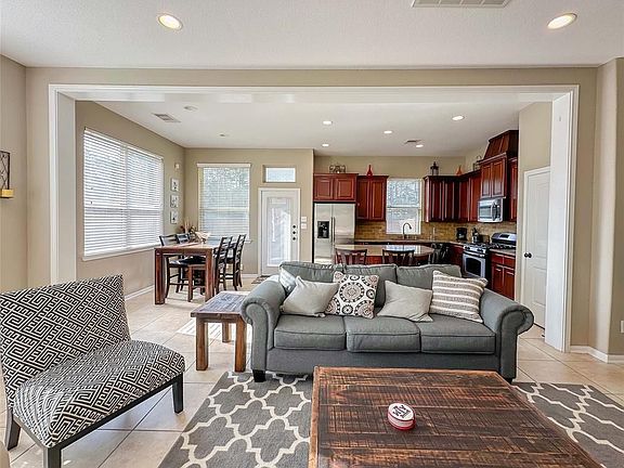 5th image of 110 Cheswood Manor Dr