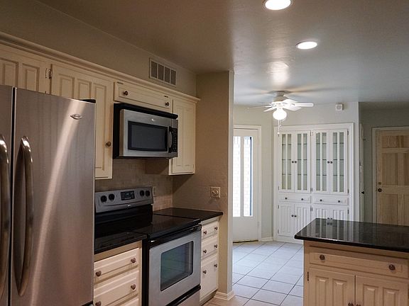 3rd image of 7916 Lakehurst Dr
