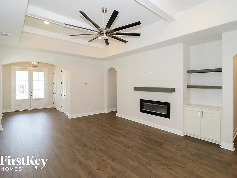 7406 Lost Grove Ln — Photo 4