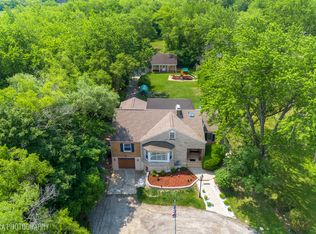 25989 N Midlothian Rd, Mundelein, IL 60060