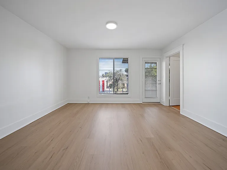 1033 N Edgemont St #1/2 — Photo 4