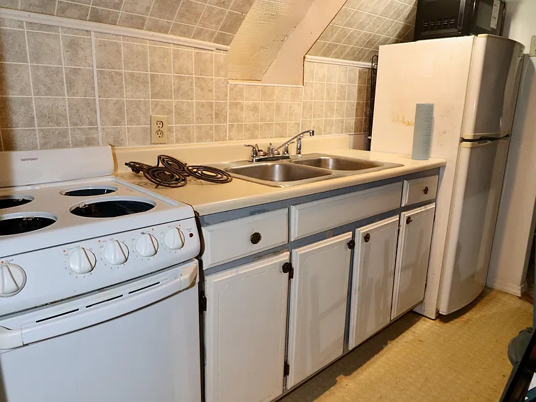 618 N Monroe St #6 — Photo 10