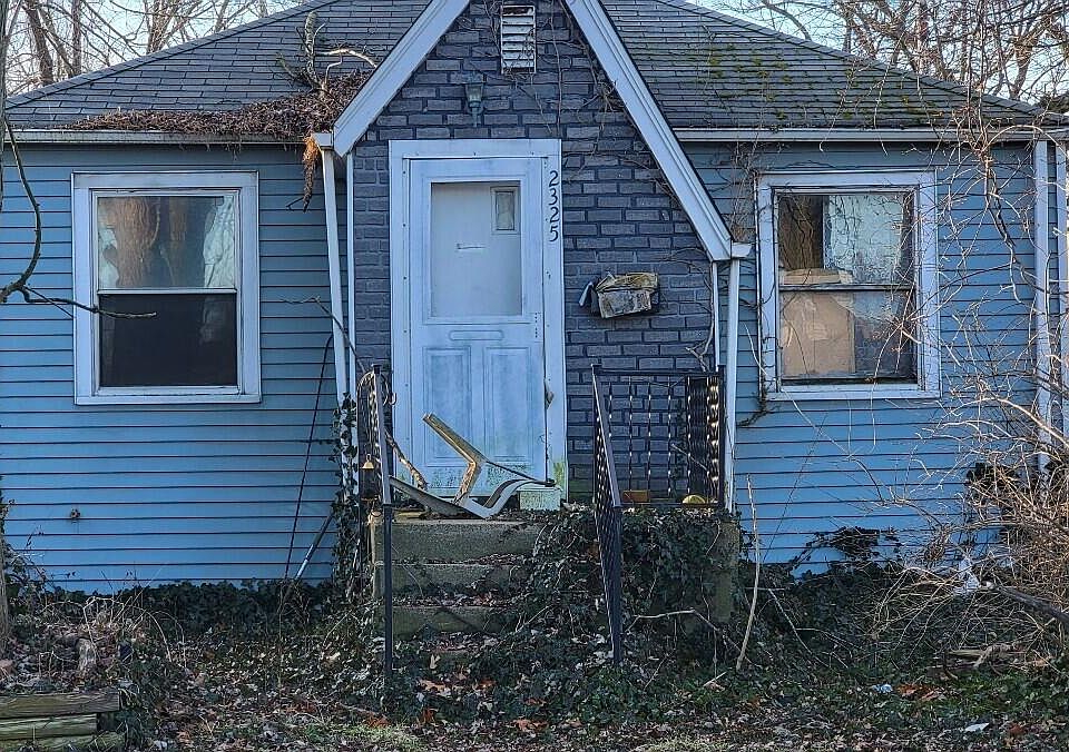 1st image of 2325 Fairview Ave