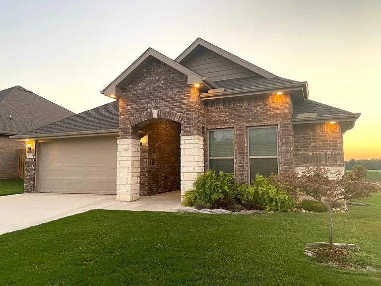 710 Gala Cir — Photo 1