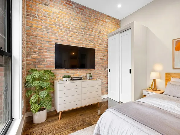 140 East 17th Street image 8 of 17