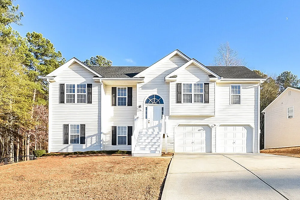 3 bed, 3.0 bath, 2152 sqft, $2,395 — Photo 1