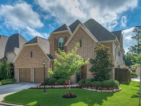 Conveniently located near the front of The Woodlands, just minutes from I-45, shopping and entertainment!