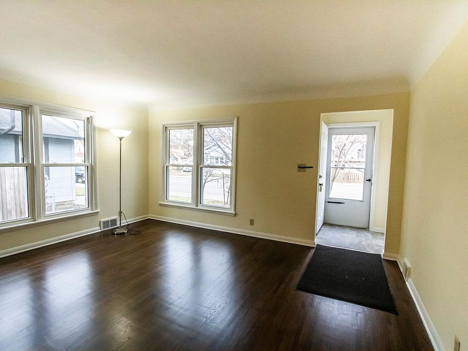 Living room/front entry