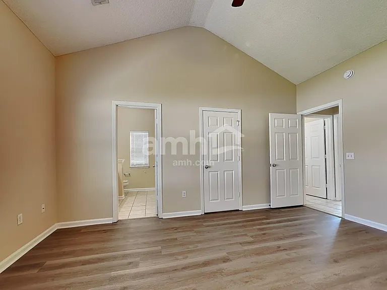 521 Amsonia Cir — Photo 10