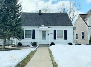 7027 W Lincoln Ave, West Allis, WI