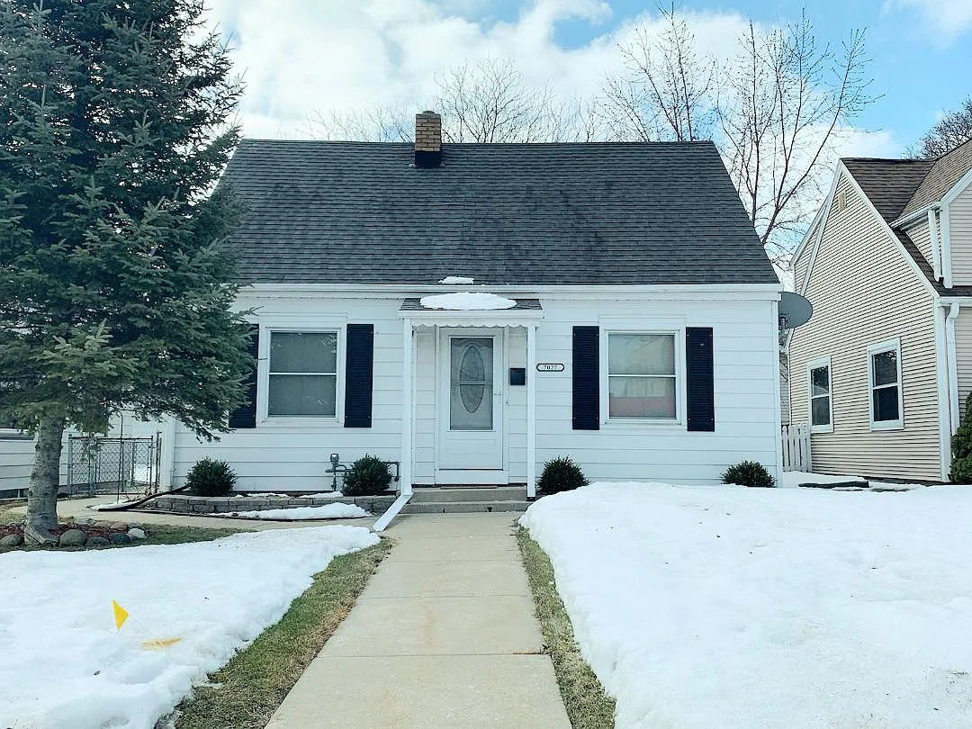 7027 W Lincoln Ave photo 1
