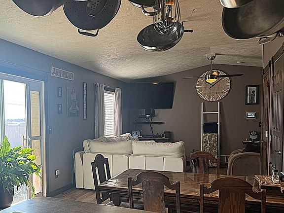 3rd image of 73 La Platte Rd