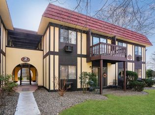 2 Loudon Dr, Fishkill, NY 12524