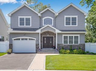 15 Willets Dr, Syosset, NY 11791